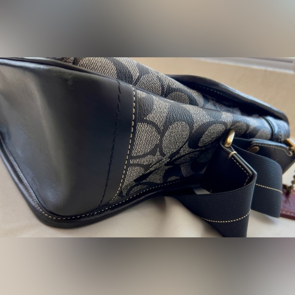 Coach 70077 Signature Shoulder Bag PVC PRE-OWNED - Picture 10 of 13